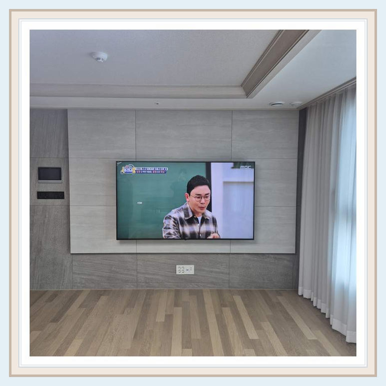 설치 참고사진 1 · 영종구 화면 크기별 브라켓 고정 검토 관련 출입 동선과 설치 거리 확인
